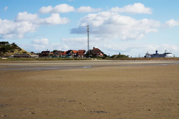 Strand und Stadt. — Stockfoto