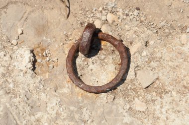 Eski rustik demir yüzük taş bozabilir yüzey.