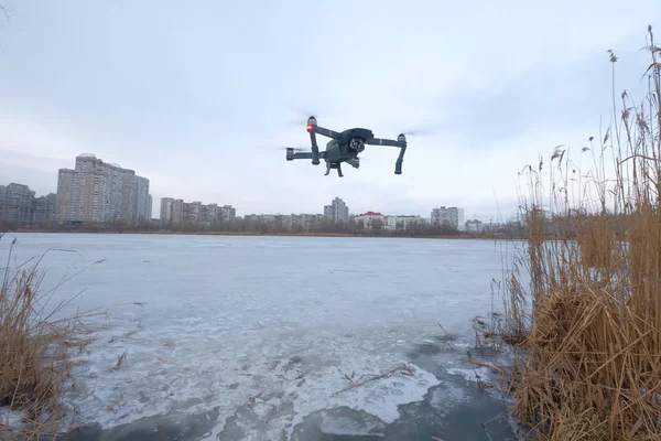 drone fly in the city