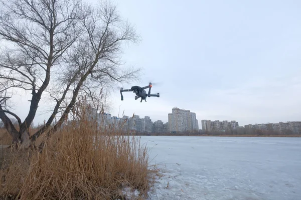 drone fly in the city