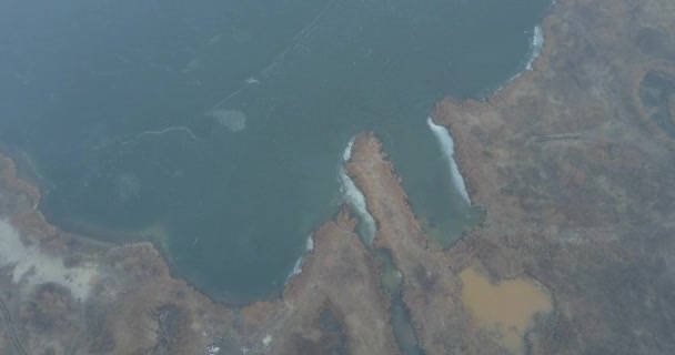 Abstracte luchtfoto van de aarde en de bevroren meer — Stockvideo