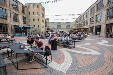 Kiev, Ukrayna - Haziran 2017: Büyük tablo açık Restoran 