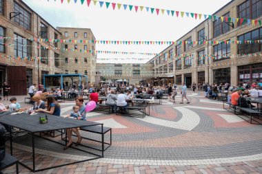 Kiev, Ukrayna - Haziran 2017: Büyük tablo açık Restoran 