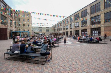 Kiev, Ukrayna - Haziran 2017: Büyük tablo açık Restoran 