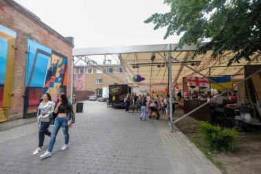 Kiev, Ukrayna - Haziran 2017: Büyük tablo açık Restoran 