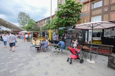 Kiev, Ukrayna - Haziran 2017: Büyük tablo açık Restoran 
