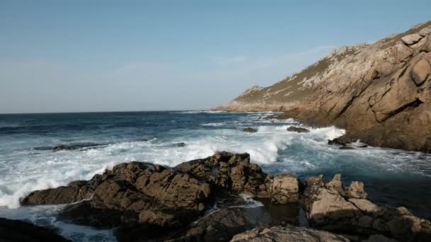 Tramonto Sull Oceano Con Vista Sulle Montagne — Video Stock