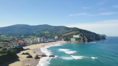 plaj, şehir ve okyanus havadan görünümü