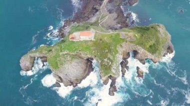 Gaztelugatxe Adası. Biskay, Bask Ülkesi (İspanya) / tahtlar oyun