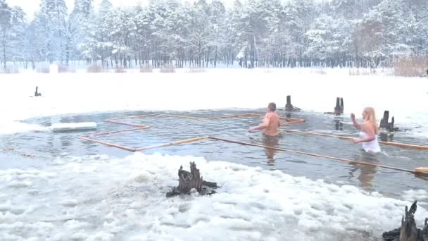 Κίεβο Ουκρανία Ιανουαρίου 2018 Παραδοσιακό Παγωτό Κολύμπι Την Ημέρα Epithany — Αρχείο Βίντεο