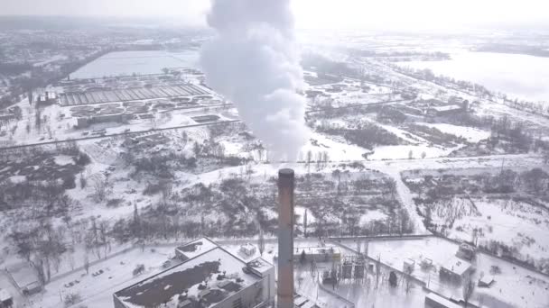 Värmekraftverk Vinterdag Och Rök Går Upp Luftföroreningar Flygfoto Från Ovan — Stockvideo