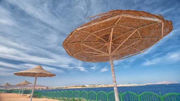 Nascer do sol e praia no hotel de luxo, Sharm el Sheikh, Egito — Fotografia de Stock