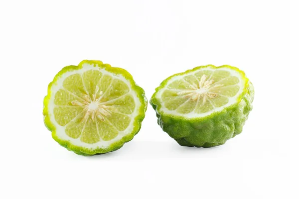 Πράσινο τραχύ φλοιό φρούτων περγαμόντο ή Καφρός ασβέστη απομονωθεί σε λευκό — Φωτογραφία Αρχείου