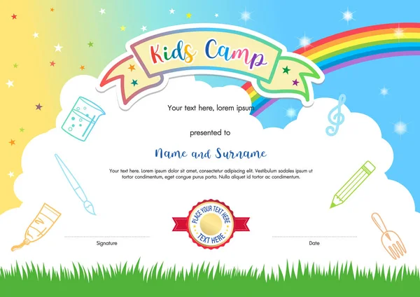 Modèle de certificat de diplôme de camp d'été pour enfants colorés en style dessin animé avec arc-en-ciel et éléments pour enfants en arrière-plan — Image vectorielle
