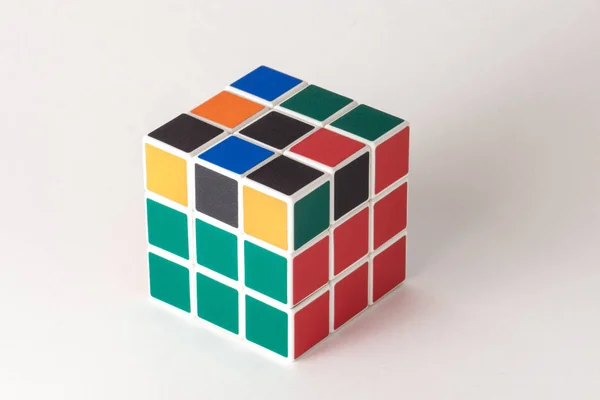 Cubo Rubik Sobre Fondo Blanco Secuencia Solución Etapa Cuatro — Foto de Stock