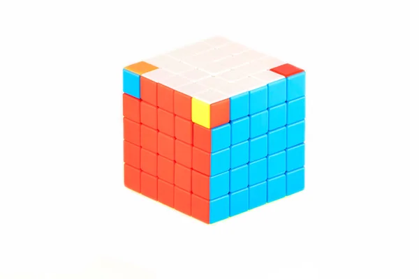 Cubo Rubik Cinco Sobre Cinco Fondo Blanco Secuencia Solución Etapa — Foto de Stock