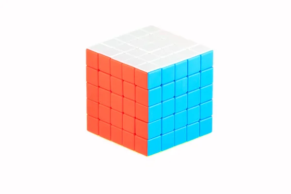 Hij Rubiks Cube Vijf Vijf Witte Achtergrond Oplossing Sequence Fase — Stockfoto