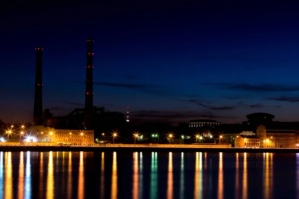 Central Térmica Nocturna Terraplén Del Río Neva San Petersburgo Rusia — Foto de Stock