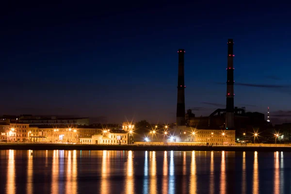 Central Térmica Nocturna Terraplén Del Río Neva San Petersburgo Rusia — Foto de Stock