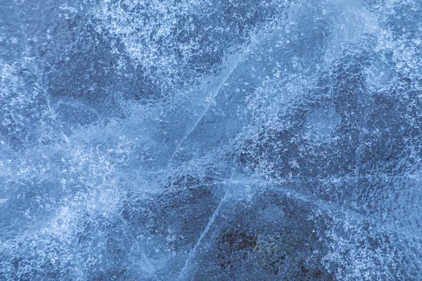 얼어붙은 날씨에 웅덩이나 수영장에서 얼음의 질감이나 사진을 매크로 클로즈업 — 스톡 사진