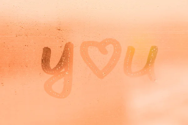Романтическая Надпись Love You Оранжевом Розовом Вечернем Утреннем Оконном Стекле — стоковое фото