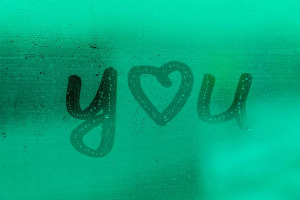 Romantikus Felirat Amit Imádok Kék Zöld Estén Vagy Reggeli Ablaküvegen — Stock Fotó