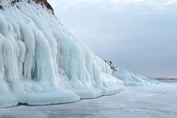 Respingos Gelo Rocha Lago Inverno Baikal Capa Hadarta — Fotografia de Stock