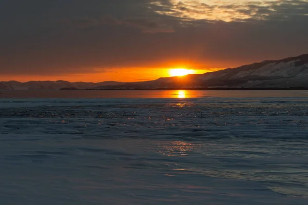 Odraz Západu Slunce Zimě Jezero Bajkal — Stock fotografie