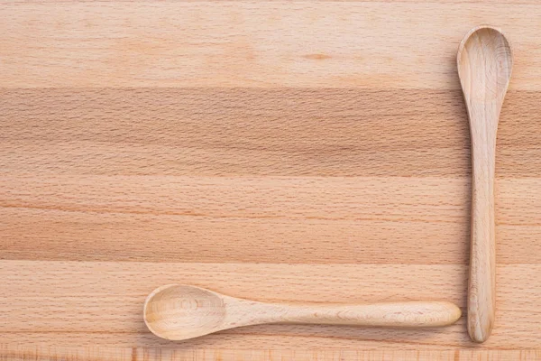Ahşap arka planda tahta kaşık