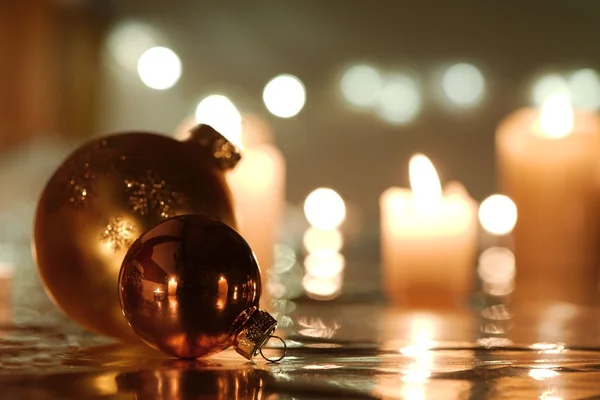 Bolas de Natal com velas Imagem De Stock