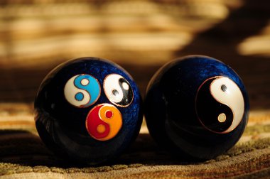 Yin yang işaretleri