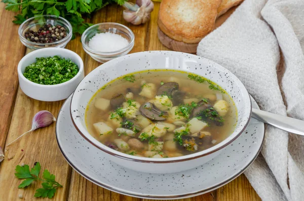 Soppa Med Bönor Svamp Och Dumplings Skål Mörk Träbakgrund Med — Stockfoto