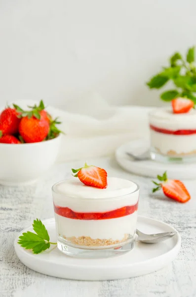 Baked Strawberry Cheesecake Glass Wooden Background Summer Cold Dessert Vertical — Stock Photo, Image