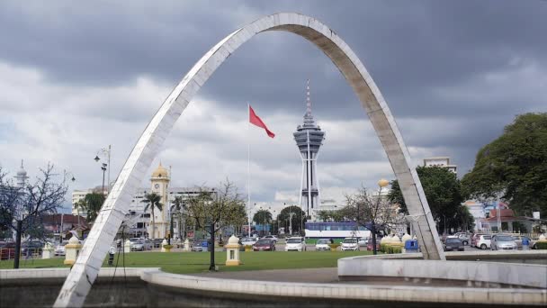 Dataran Alor Setar πλατεία, Menara και έθεσε τη σημαία Kedah — Αρχείο Βίντεο