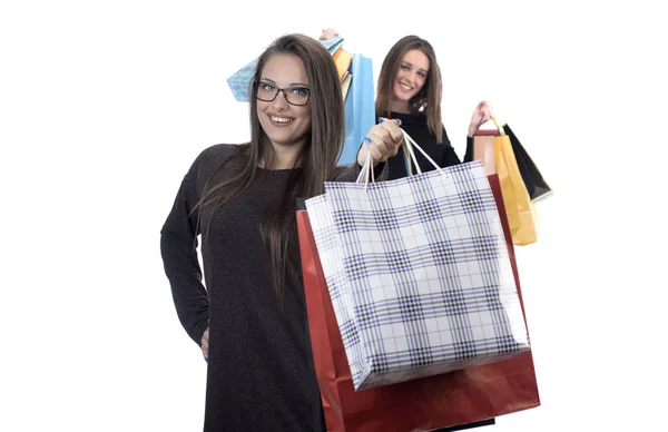 Glad Brunett Kvinnor Med Shoppingkassar Isolerad Vit Bakgrund — Stockfoto