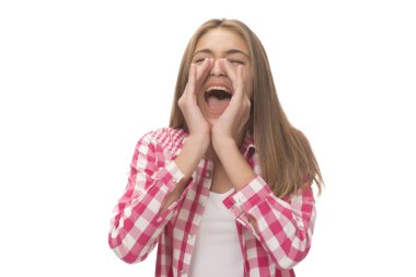 Beyaz Studio bir kamera önünde çığlık genç