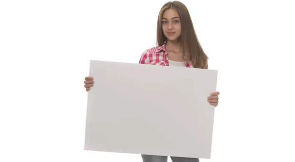 Молодая Женщина Держит Пустую Белую Карточку Изолированные Белом — стоковое фото