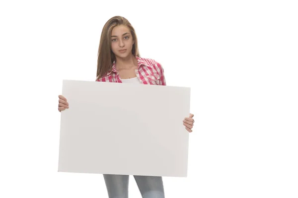 Jovem Segurando Cartão Branco Vazio Isolado Branco — Fotografia de Stock