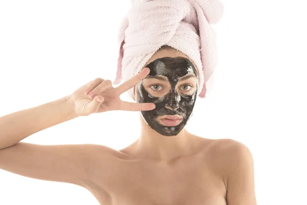Menina Bonita Com Máscara Cosmética Facial Preta Conceito Beleza Isolado — Fotografia de Stock