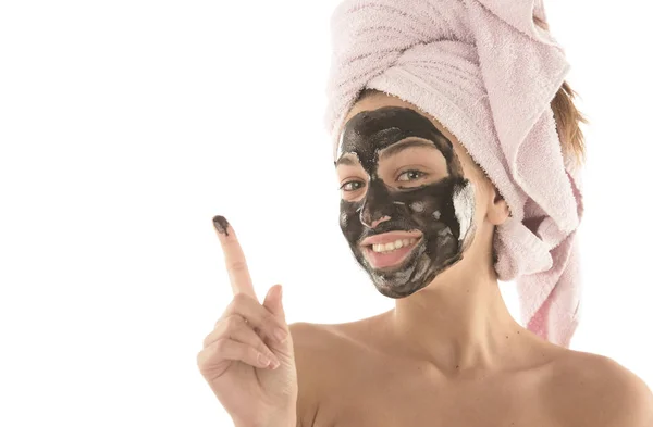 Hermosa Chica Con Máscara Cosmética Facial Negro Concepto Belleza Aislado — Foto de Stock