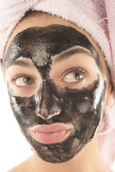 Hermosa Chica Con Máscara Cosmética Facial Negro Concepto Belleza Aislado — Foto de Stock