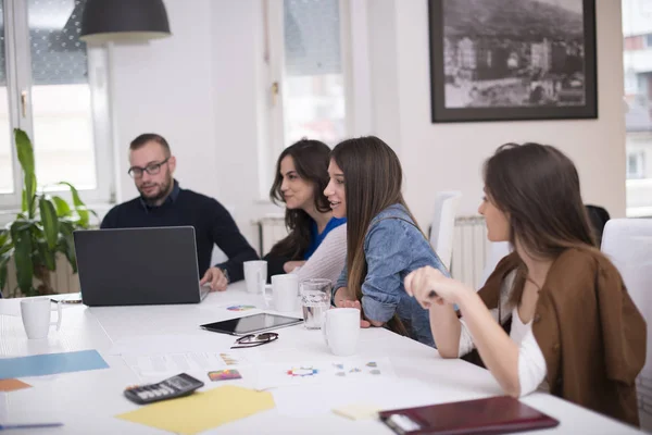 Colegas Trabajando Juntos Oficina Concepto Empresarial — Foto de Stock