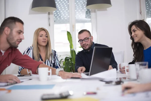 Colegas Trabajando Juntos Oficina Concepto Empresarial — Foto de Stock