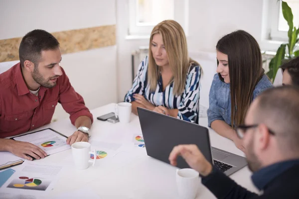 Colegas Trabajando Juntos Oficina Concepto Empresarial — Foto de Stock