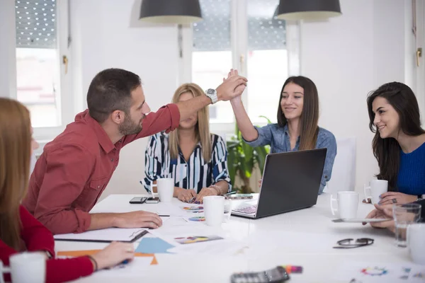 Colegas Trabajando Juntos Oficina Concepto Empresarial — Foto de Stock