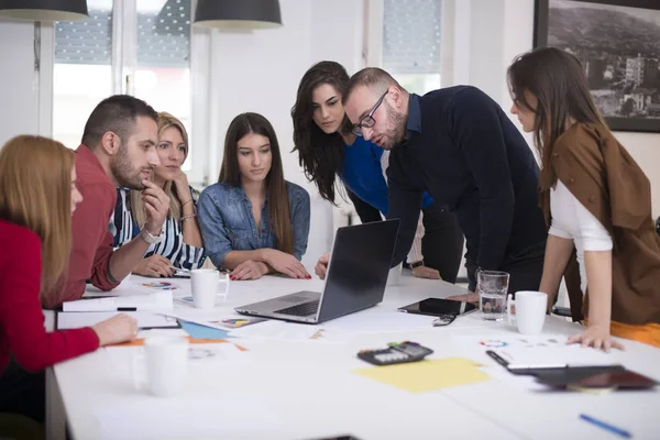 Colegas Trabajando Juntos Oficina Concepto Empresarial — Foto de Stock