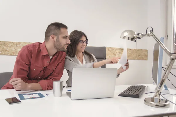 Colegas Trabajando Juntos Oficina Concepto Empresarial — Foto de Stock