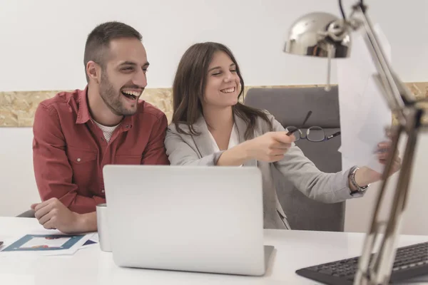 Colegas Trabajando Juntos Oficina Concepto Empresarial — Foto de Stock