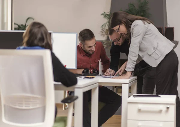 Colegas Trabajando Juntos Oficina Concepto Empresarial — Foto de Stock