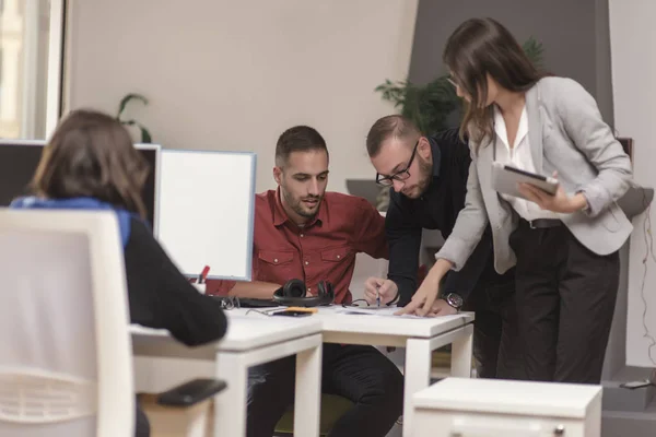 Chers Collègues Qui Travaillent Ensemble Bureau Concept Entreprise — Photo